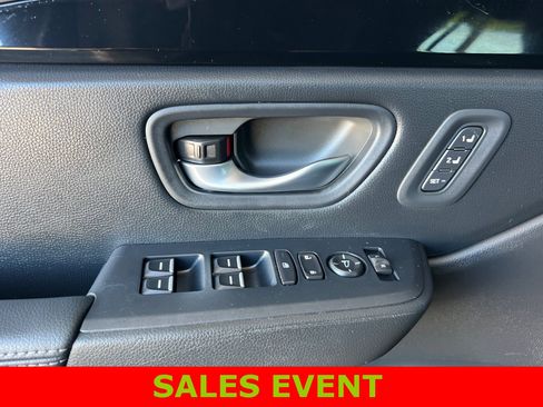 Used 2024 Honda Pilot Touring image 11