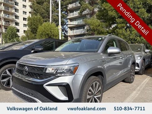 Certified 2024 Volkswagen Taos SE image 1