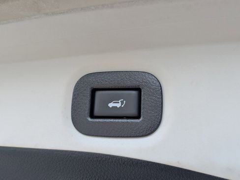 Certified 2019 Nissan Rogue SV w/ Premium Package image 16