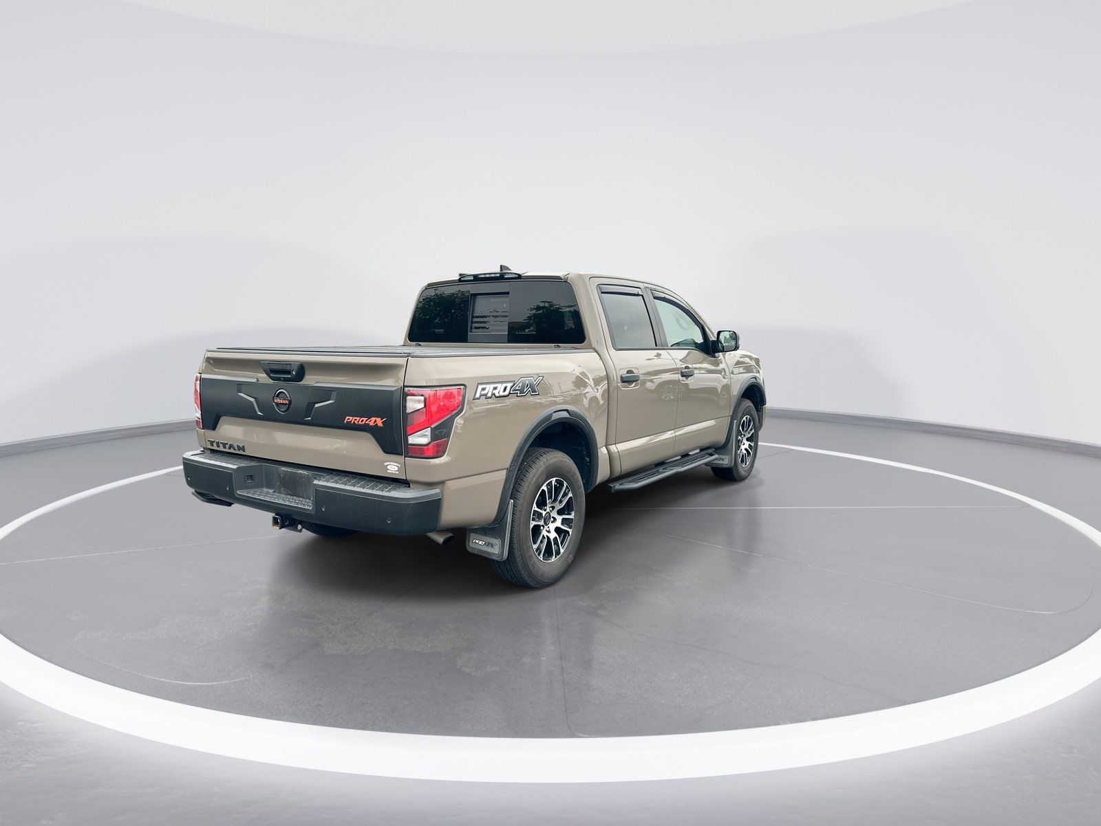 Used 2022 Nissan Titan PRO-4X w/ Pro-4x Convenience Package AWD/4WD image 9