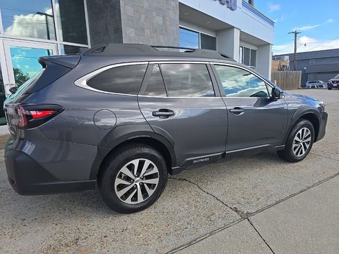 Used 2025 Subaru Outback Premium image 26