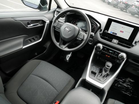 Certified 2025 Toyota RAV4 XLE AWD/4WD image 9
