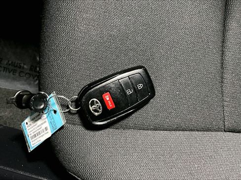 Used 2022 Toyota Corolla Cross LE w/ Moonroof Package image 15