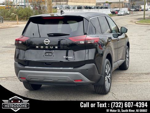 Used 2021 Nissan Rogue SV image 8