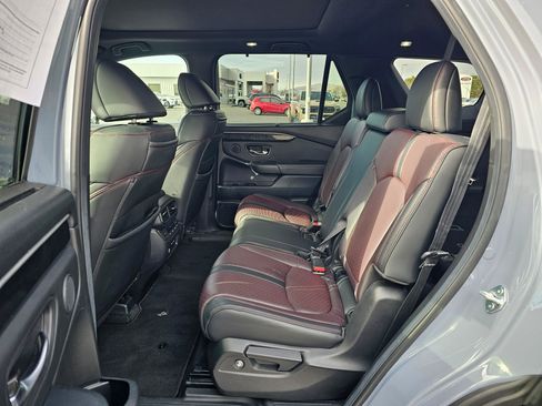 Used 2025 Honda Pilot Black Edition image 17