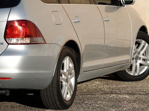 Used 2010 Volkswagen Jetta TDI FWD image 21