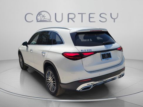 Certified 2026 Mercedes-Benz GLC 300 image 2