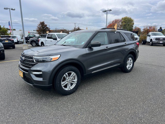 Used 2023 Ford Explorer XLT w/ Equipment Group 202A AWD/4WD image 3
