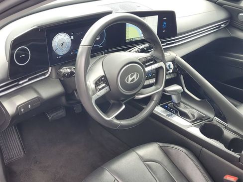 Used 2025 Hyundai Elantra Limited FWD image 8