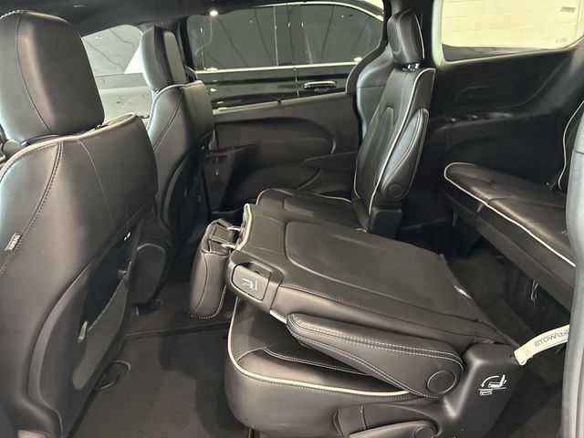 Used 2026 Chrysler Pacifica Limited FWD image 14