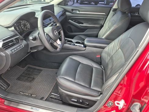 Used 2024 Nissan Altima 2.0 SR FWD image 14