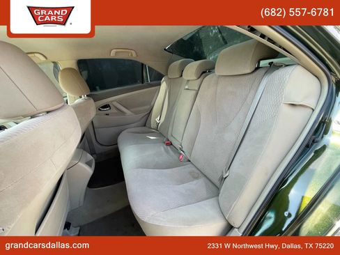 Used 2011 Toyota Camry LE image 10