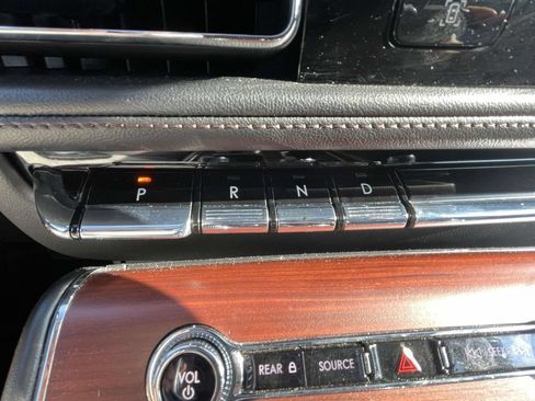 Used 2023 Lincoln Aviator Reserve AWD/4WD image 30