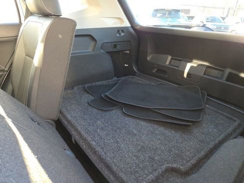 Used 2023 Volkswagen Tiguan SE image 24