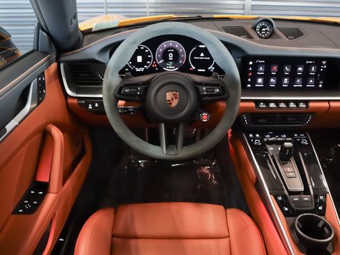 Certified 2025 Porsche 911 Targa 4 GTS AWD/4WD image 17
