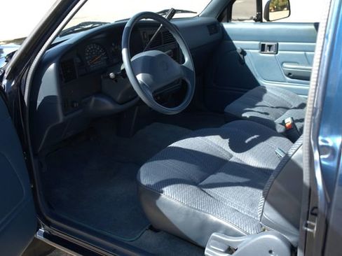 Used 1994 Toyota Pickup DX image 2
