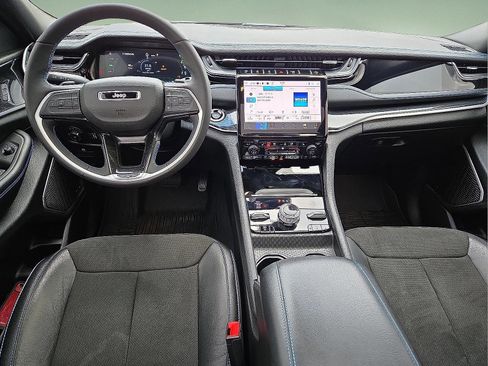 Used 2024 Jeep Grand Cherokee Trailhawk w/ Luxury Tech Group III image 11