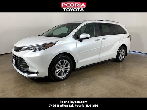 Used 2024 Toyota Sienna Platinum image 1