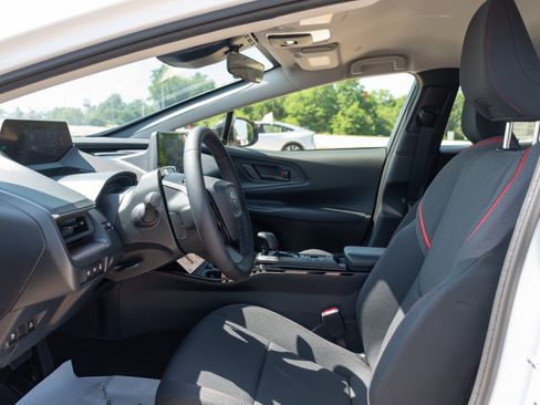 New 2026 Toyota Prius Plug-In Hybrid FWD image 8