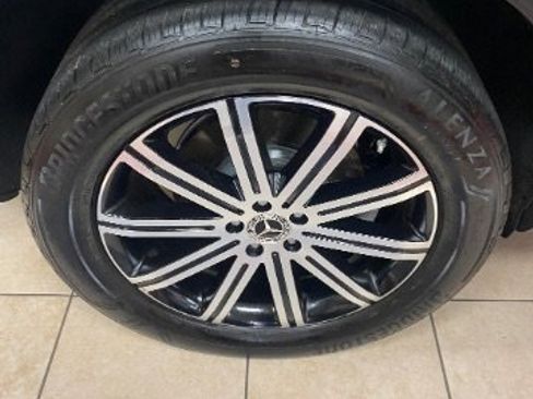 Used 2025 Mercedes-Benz GLE 450e 4MATIC w/ Driver Assistance Package image 26