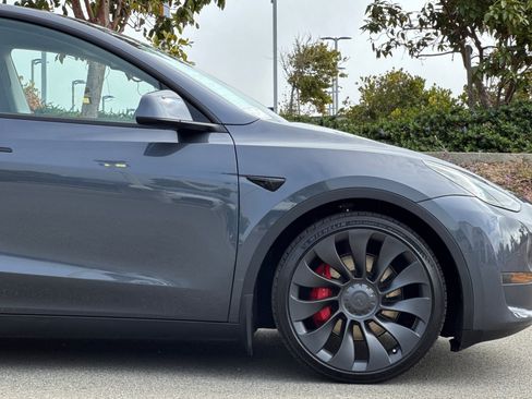 Used 2022 Tesla Model Y Performance AWD/4WD image 35