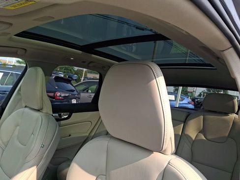 Used 2023 Volvo XC60 B5 Ultimate w/ Climate Package AWD/4WD image 15