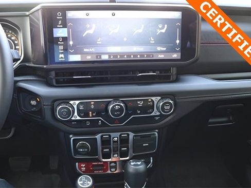 Used 2025 Jeep Wrangler Unlimited Rubicon image 21