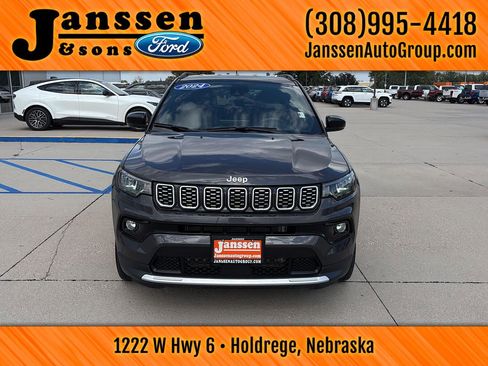 Used 2024 Jeep Compass Limited image 2