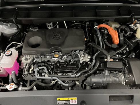 Used 2024 Toyota Highlander XLE image 39