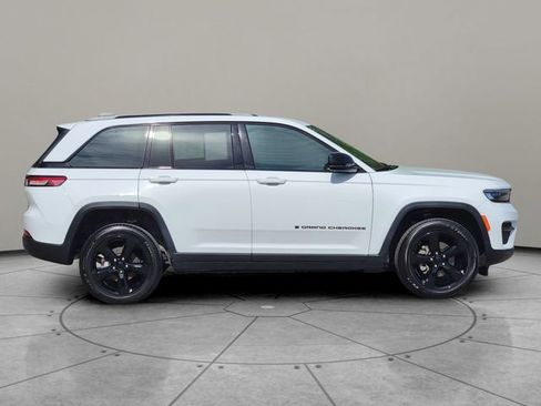 Certified 2024 Jeep Grand Cherokee Altitude AWD/4WD image 13