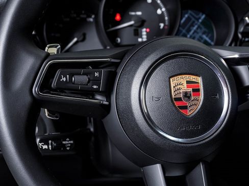 Certified 2025 Porsche Macan image 19