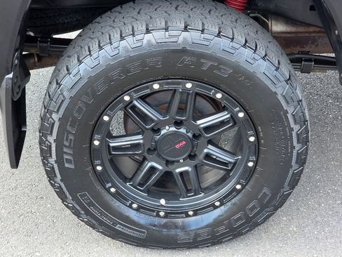 Used 2022 Toyota Tacoma TRD Sport AWD/4WD image 12