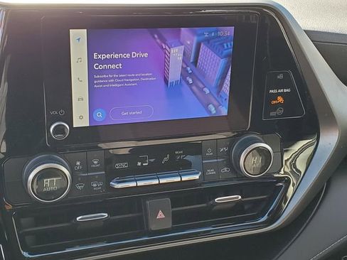 Used 2024 Toyota Highlander LE image 27