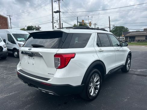 Used 2023 Ford Explorer XLT w/ Equipment Group 202A AWD/4WD image 19