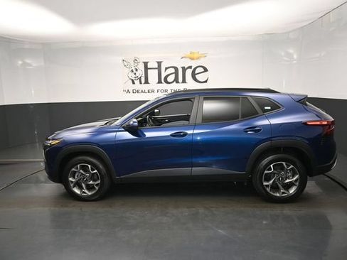Used 2024 Chevrolet Trax LT w/ Sunroof Package FWD image 27