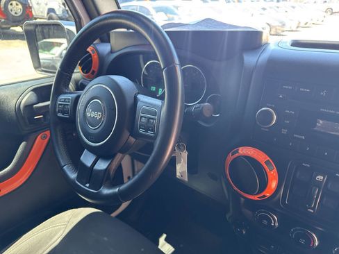 Used 2015 Jeep Wrangler Unlimited Sahara w/ Connectivity Group AWD/4WD image 20