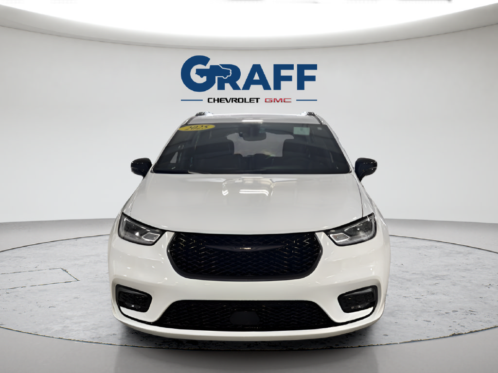Used 2025 Chrysler Pacifica Limited FWD image 8