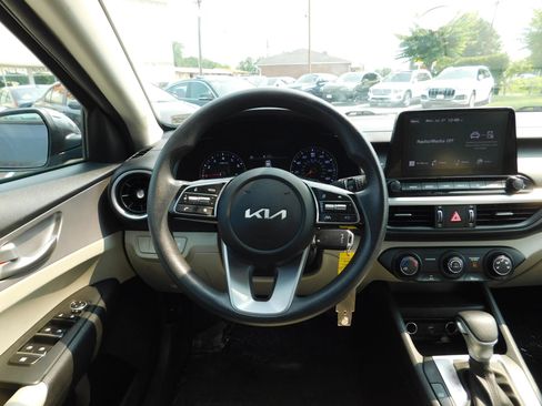 Used 2023 Kia Forte LXS w/ LXS Technology Package FWD image 13
