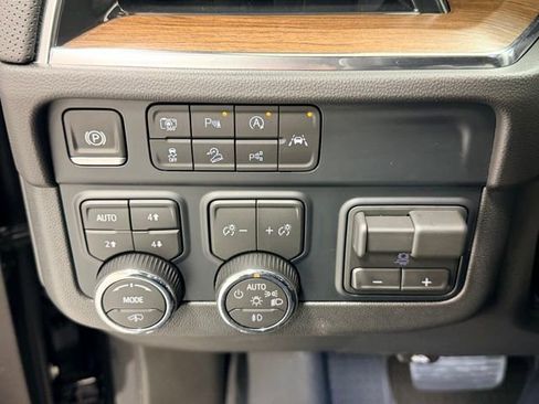 Used 2026 Chevrolet Tahoe High Country image 19