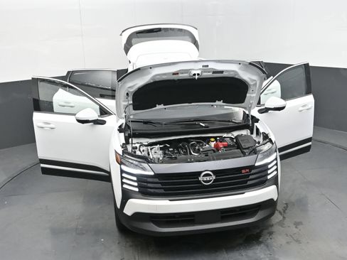 Certified 2025 Nissan Kicks SR FWD image 38
