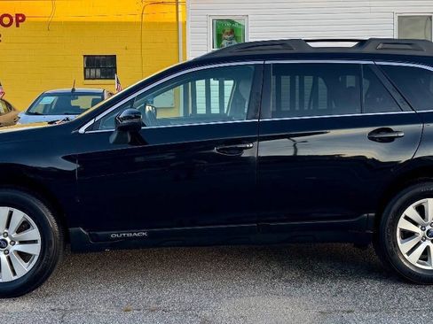 Used 2018 Subaru Outback 2.5i Premium AWD/4WD image 2