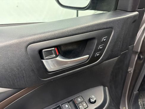 Used 2018 Toyota Highlander Limited Platinum image 12