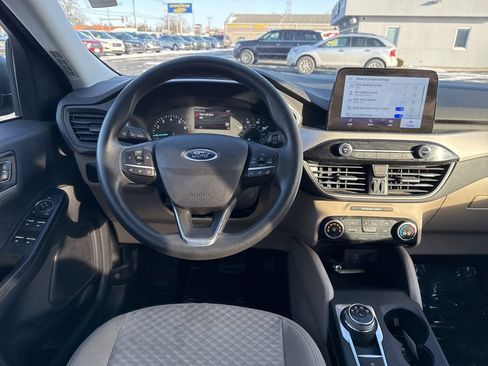 Used 2022 Ford Escape SE image 9