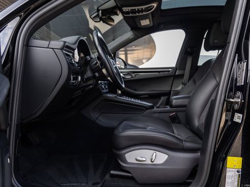 Certified 2021 Porsche Macan image 24