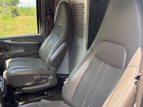 Used 2012 Chevrolet Express 1500 RWD image 16