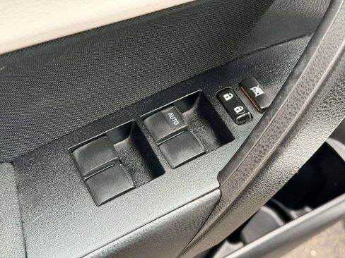 Used 2015 Toyota Corolla LE FWD image 15