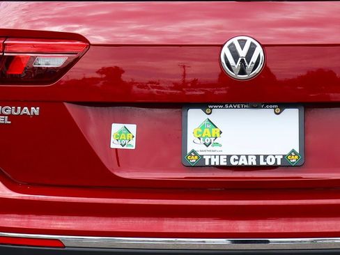 Used 2018 Volkswagen Tiguan SEL w/ 3rd Row Seat Package AWD/4WD image 19
