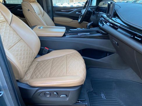 Used 2021 Cadillac Escalade Premium Luxury image 24