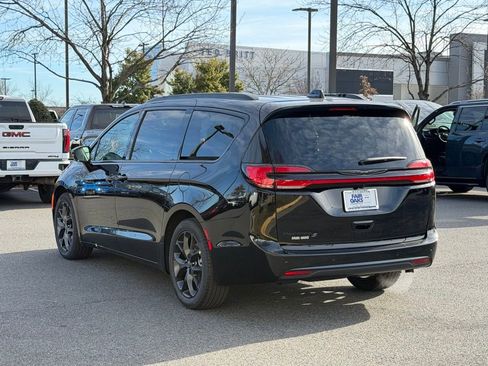 New 2026 Chrysler Pacifica Select image 9