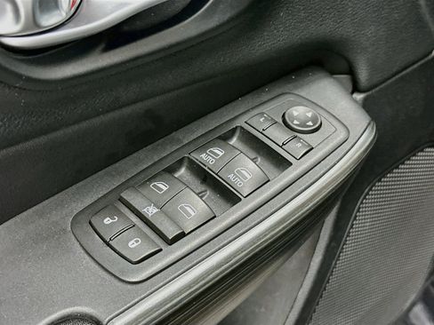 Used 2016 Jeep Cherokee Trailhawk w/ Comfort/Convenience Group AWD/4WD image 15